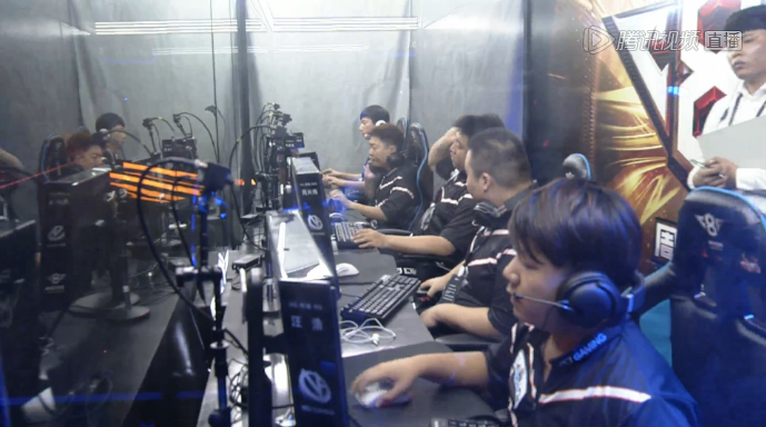 LPL季后赛晋级形势明朗，今天将会见分晓！