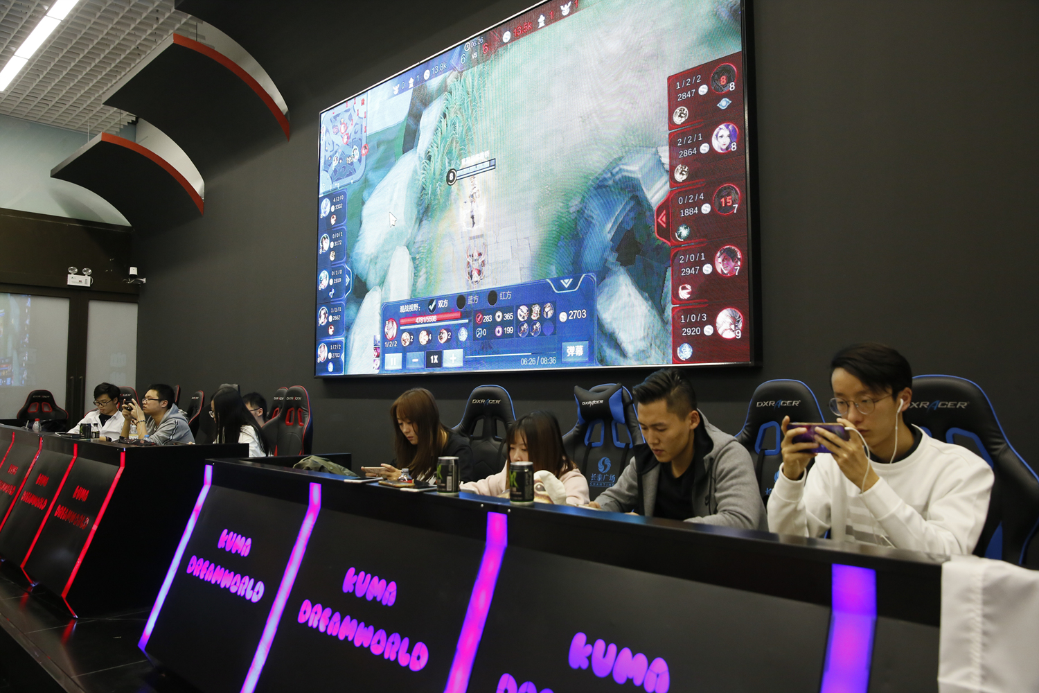 季后赛首场预热海报：WE坐镇西安主场迎战银龙骑士团EDG