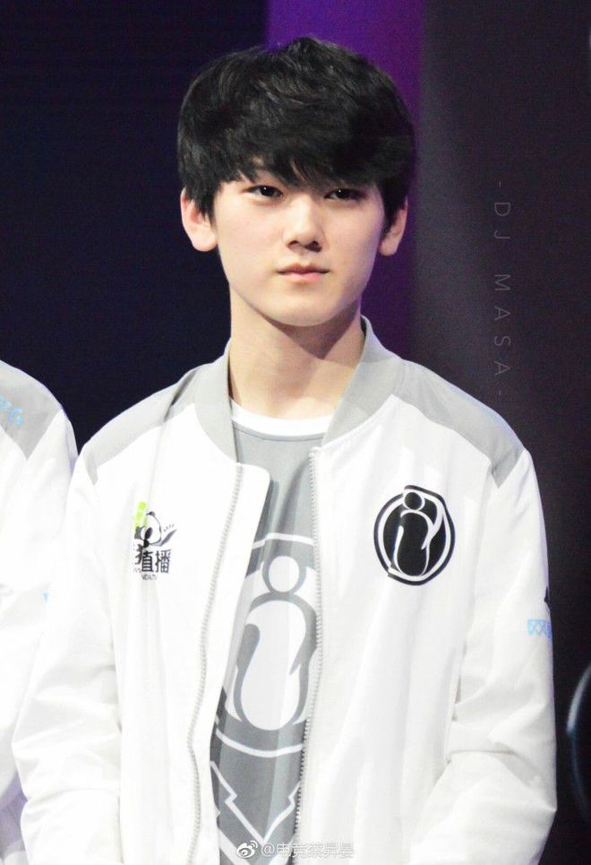 Rekkles终于离开FNC，下家是G2还是LPL战队？